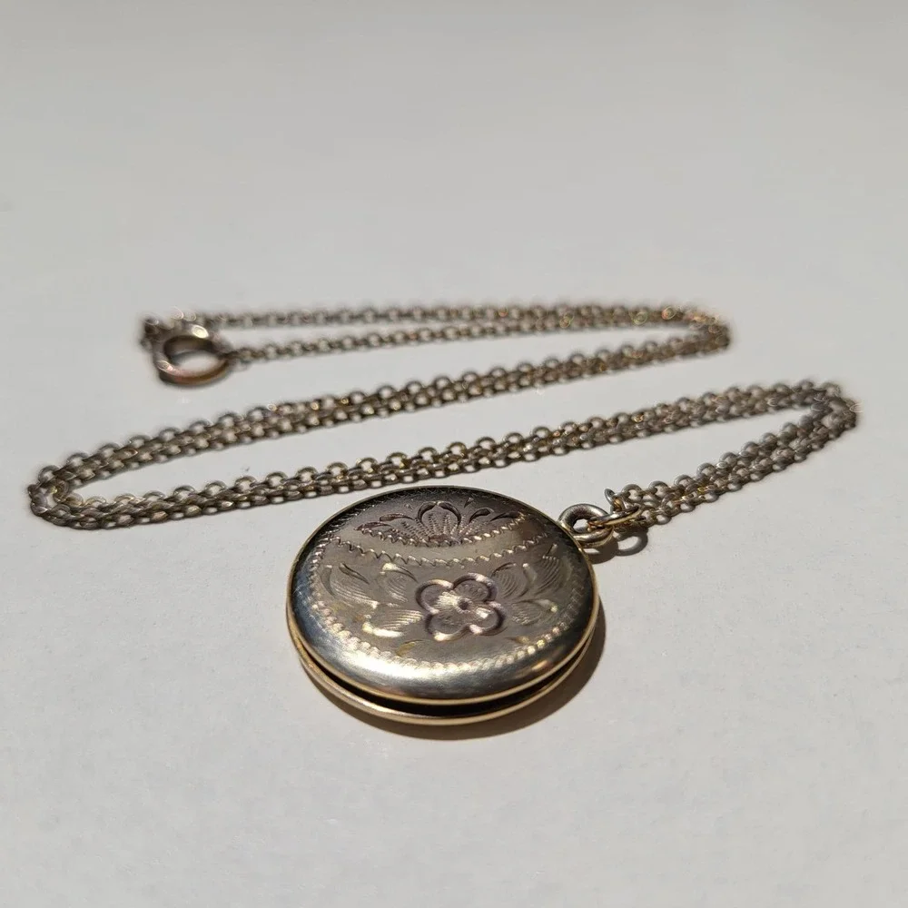 12K Gold Filled Round Floral Etched Locket Necklace Vintage Keepsake - Picture 5 of 11